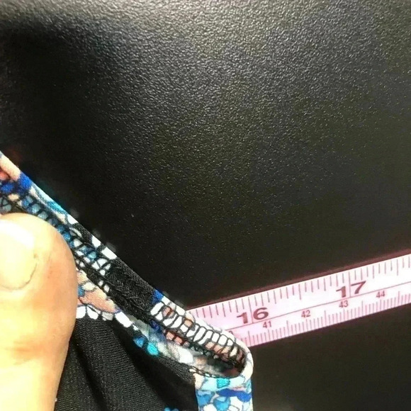 London Times Sleeveless Halter, flare,soft silky stretch,keyhole back,pattern - Picture 6 of 11